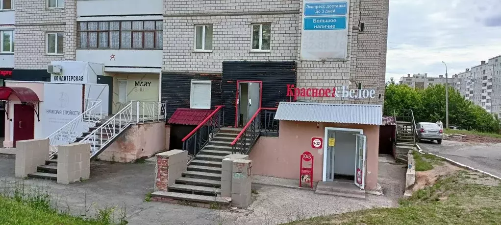 Торговая площадь в Удмуртия, Ижевск Удмуртская ул., 163 (70 м) - Фото 1