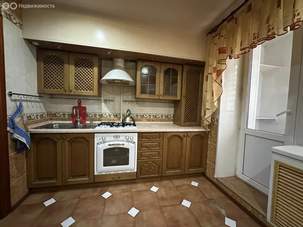 3-комнатная квартира: Астрахань, улица Димитрова, 7к2 (67 м) - Фото 1