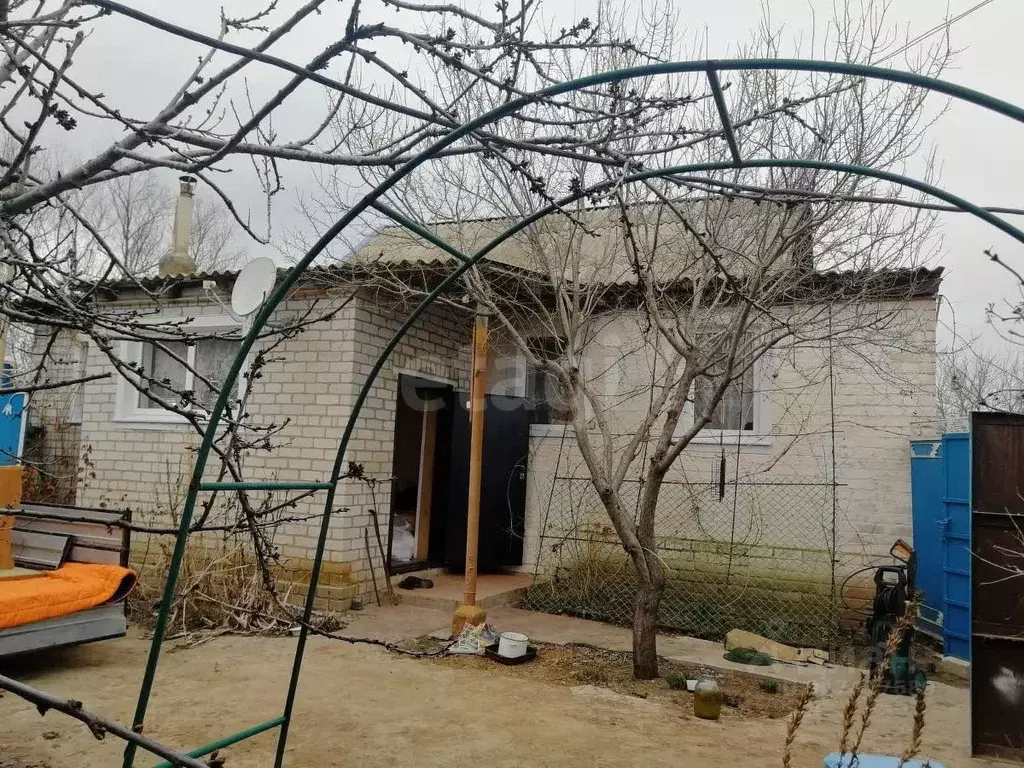 Дом в Калмыкия, Малодербетовский район, с. Плодовитое Советская ул., ... - Фото 1