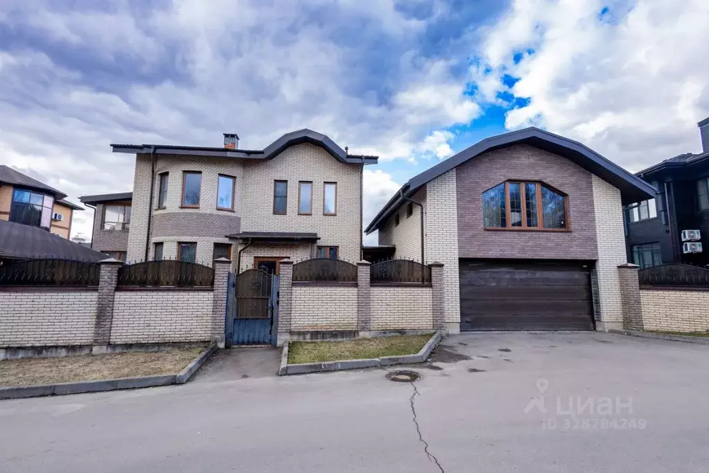 Коттедж в Москва д. Бурцево, пер. 1-й Новобурцевский, 14 (370 м) - Фото 1