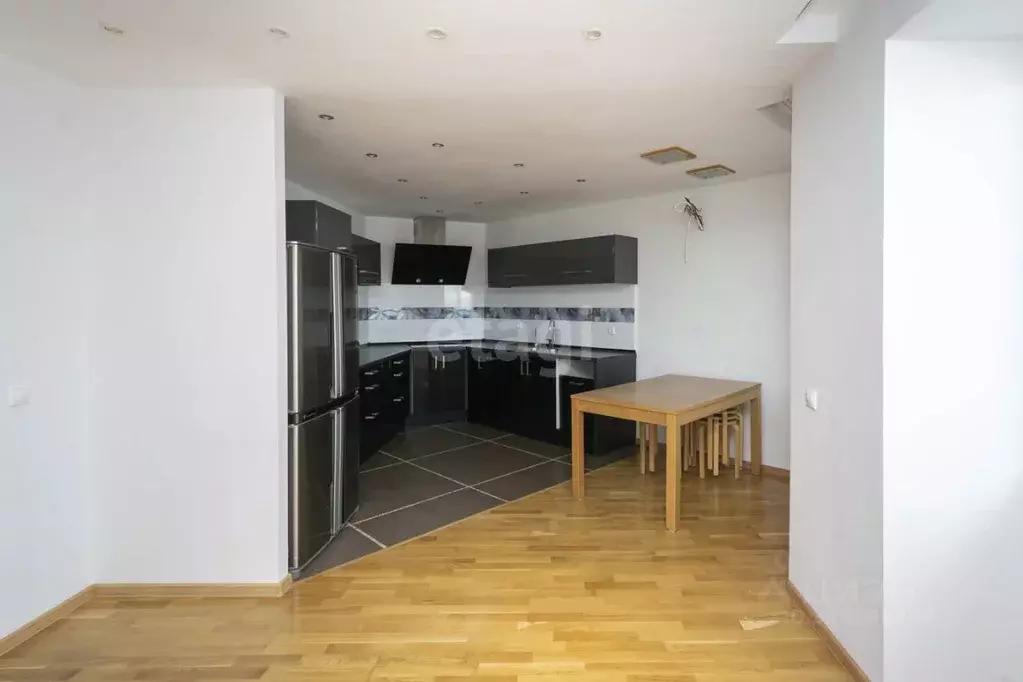 3-к кв. Тюменская область, Тюмень ул. Прокопия Артамонова, 15 (96.5 м) - Фото 1