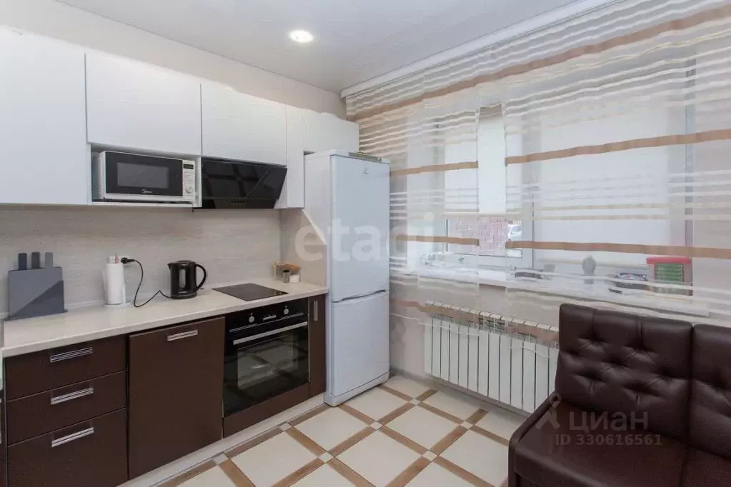 2-к кв. Тюменская область, Тобольск 15-й мкр, 23 (54.0 м) - Фото 1