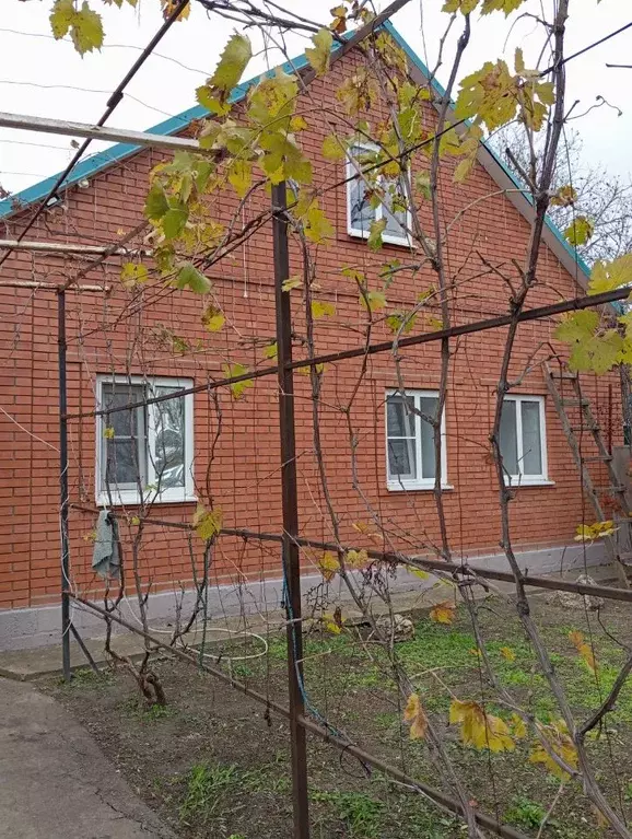 Дом в Ростовская область, Неклиновский район, Платовское с/пос, с. ... - Фото 1