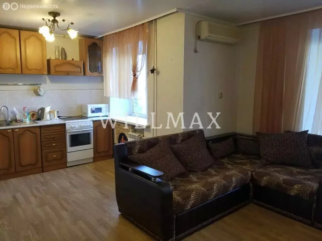 Квартира-студия: Тюмень, Профсоюзная улица, 17 (70 м) - Фото 1