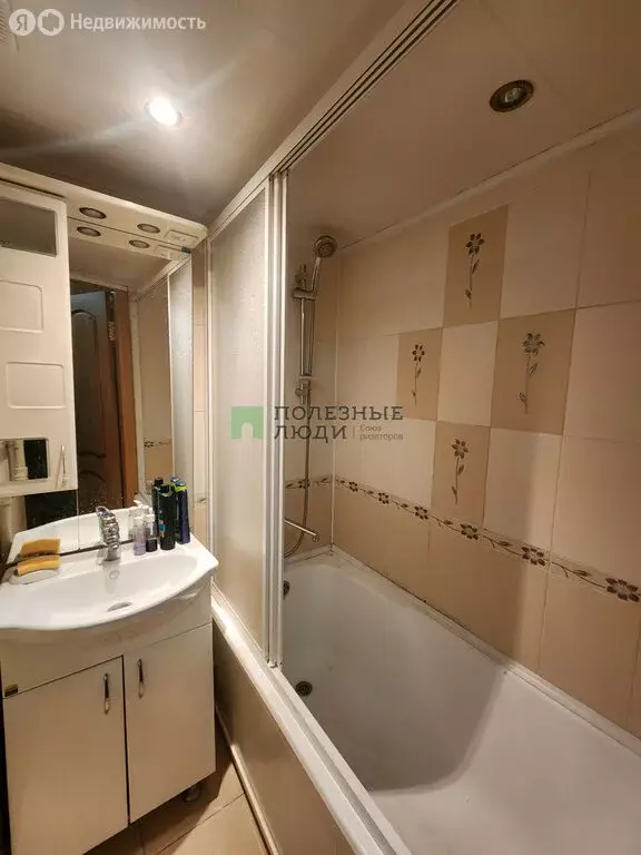 3-комнатная квартира: Ижевск, улица Михаила Петрова, 28 (54 м) - Фото 1