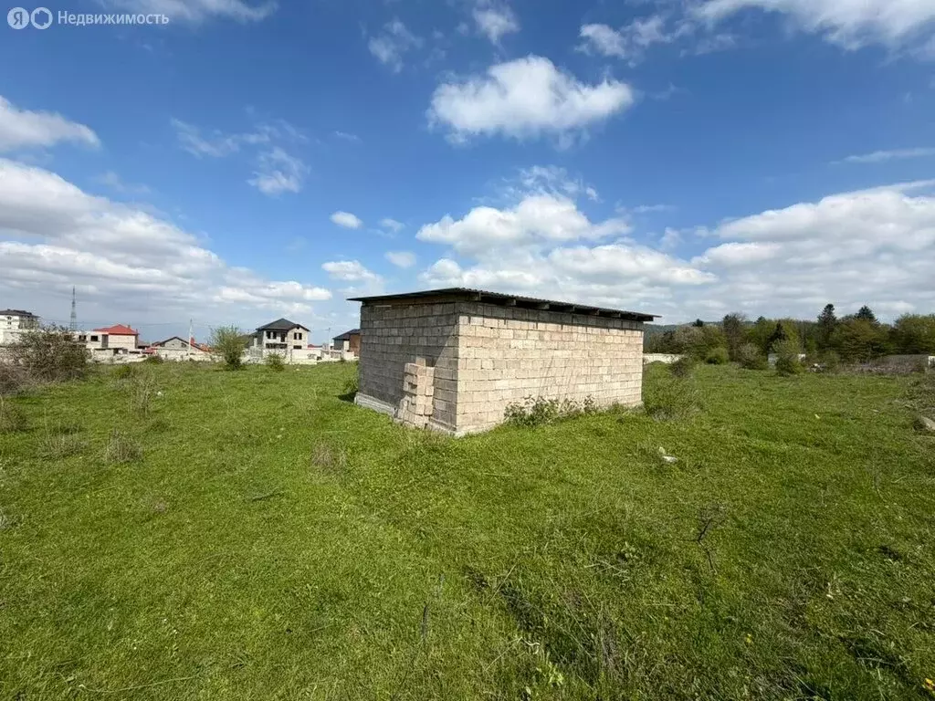 Участок в село Белая Речка, улица Биттирова (9.8 м) - Фото 1