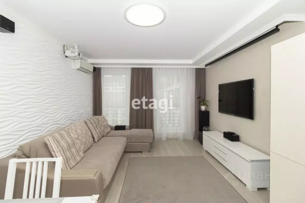 3-к кв. Тюменская область, Тюмень ул. 50 лет Октября, 57Б (92.0 м) - Фото 1