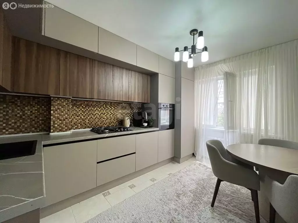 4-комнатная квартира: Махачкала, улица Нигматулы Магомедова, 83к2 (94 ... - Фото 2