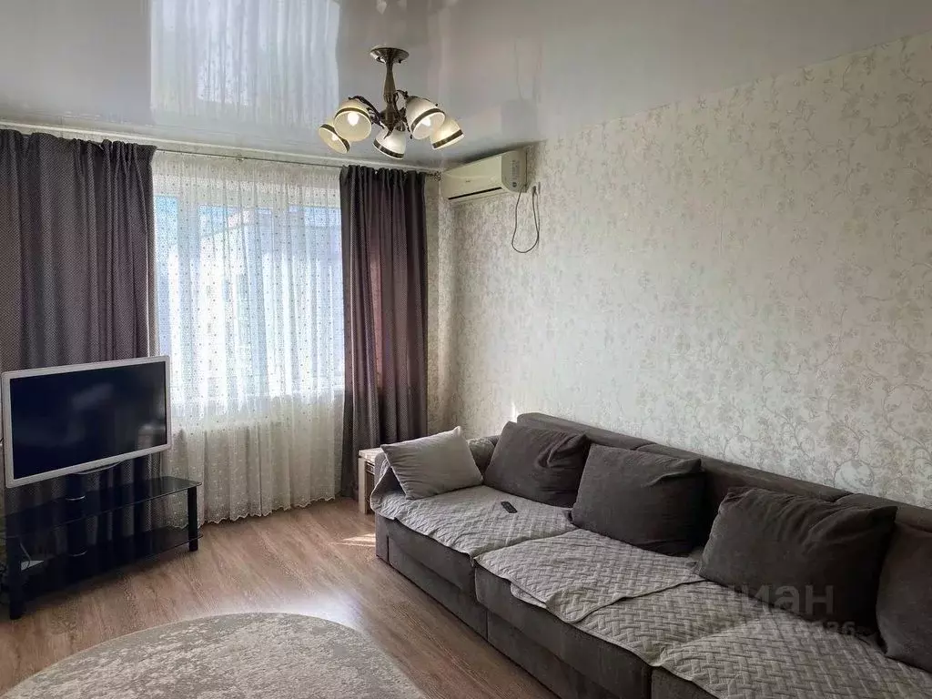 3-к кв. Оренбургская область, Оренбург Просторная ул., 10 (66.4 м) - Фото 0