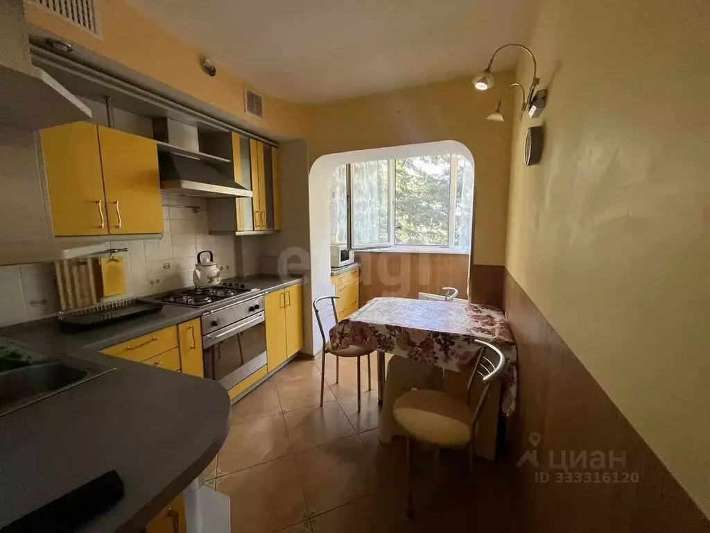 3-к кв. Крым, Алушта ул. Октябрьская (59.5 м) - Фото 1