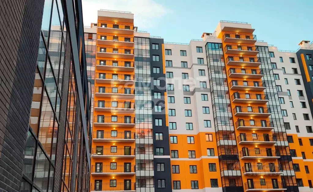 3-к кв. Санкт-Петербург пос. Шушары, ул. Окуловская, 13 (90.5 м) - Фото 0