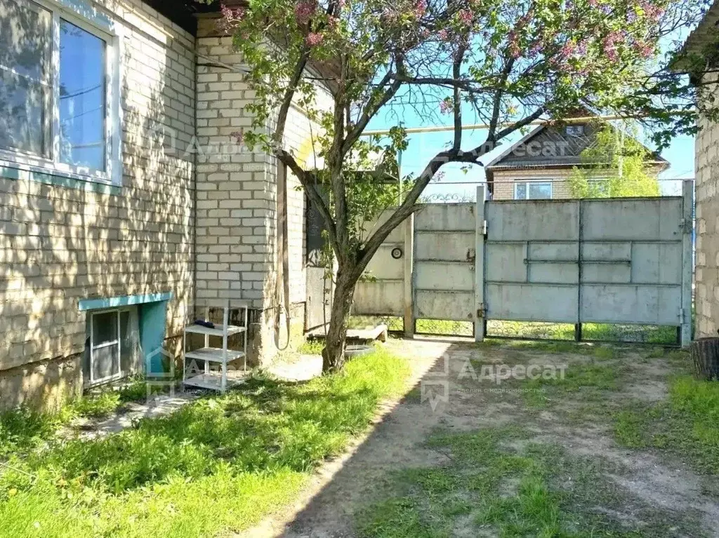 Дом в Волгоградская область, Ленинск Тракторострой пер. (59 м) - Фото 1