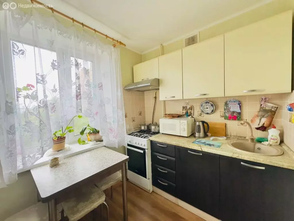 3-комнатная квартира: Серпухов, улица Ворошилова, 115 (57.3 м) - Фото 0