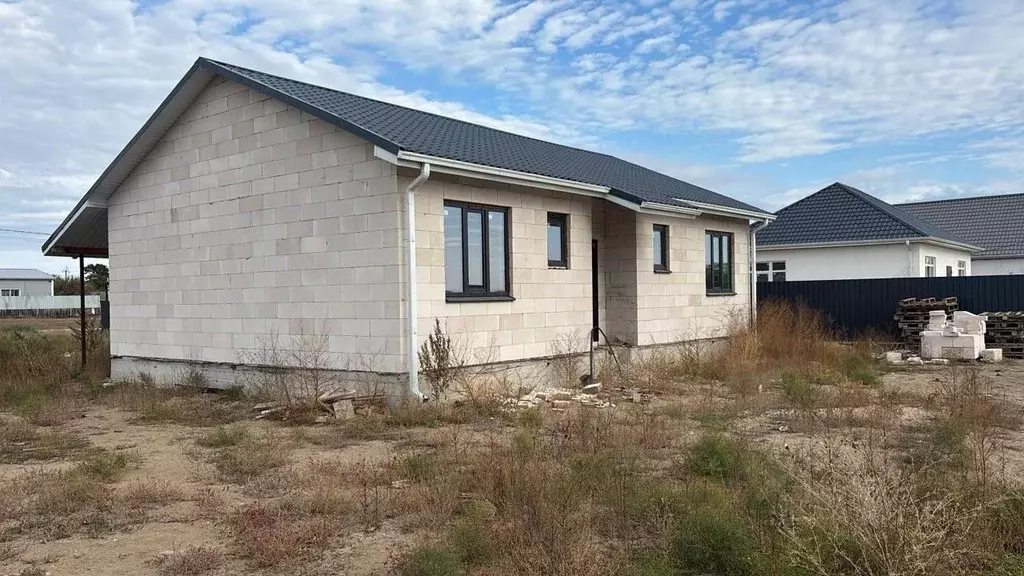 Дом в Астраханская область, Приволжский район, с. Карагали ул. ... - Фото 1