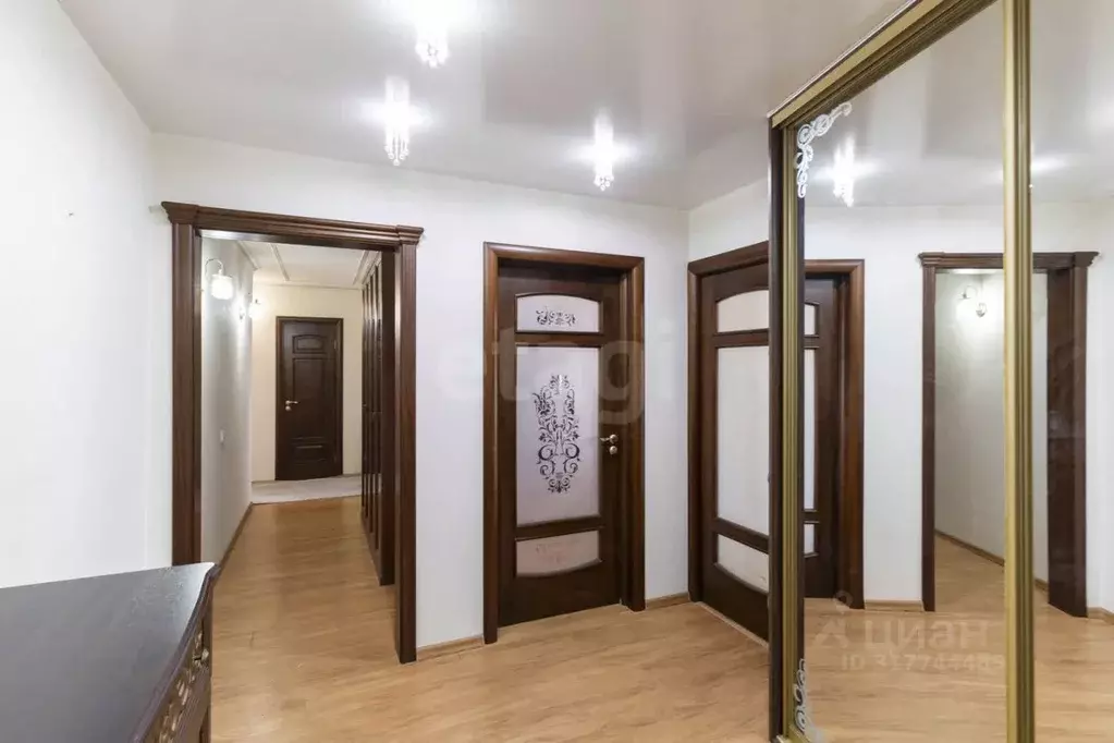 3-к кв. Тюменская область, Тюмень ул. Николая Семенова, 33 (90.0 м) - Фото 0