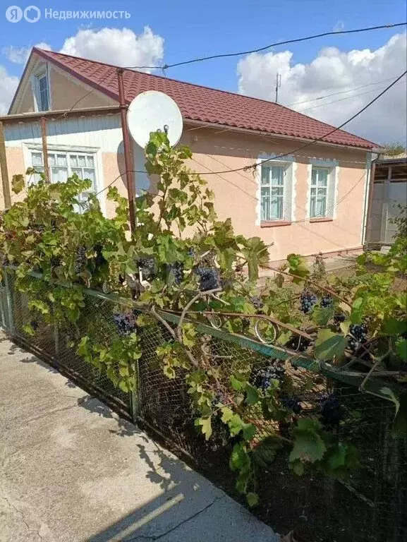 Дом в Сакский район, Ромашкинское сельское поселение, село Колоски, ... - Фото 1