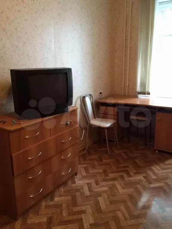 Комната 15 м в 3-к., 2/4 эт. - Фото 0