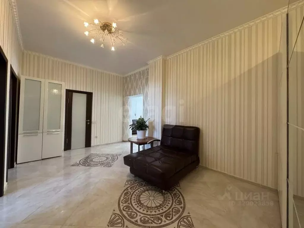 2-к кв. Татарстан, Казань ул. Фатыха Карима, 7 (90.0 м) - Фото 0