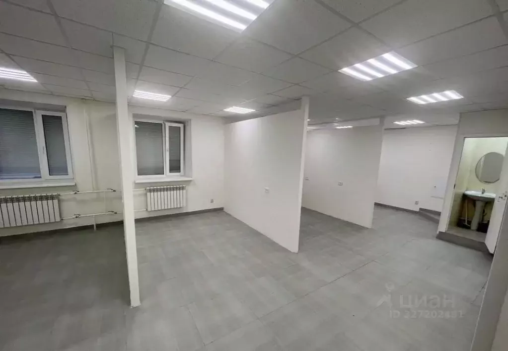 Помещение свободного назначения в Мурманская область, Мурманск ул. ... - Фото 1