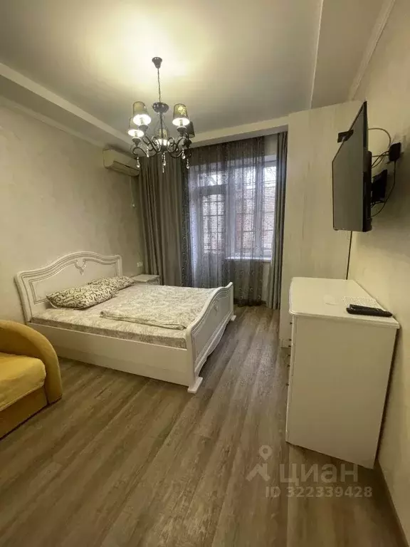 Дом в Крым, Евпатория ул. Революции, 9А/3 (50 м) - Фото 0