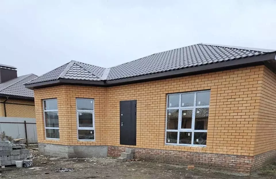Дом в Саратовская область, Энгельсский район, Новопушкинское ... - Фото 0