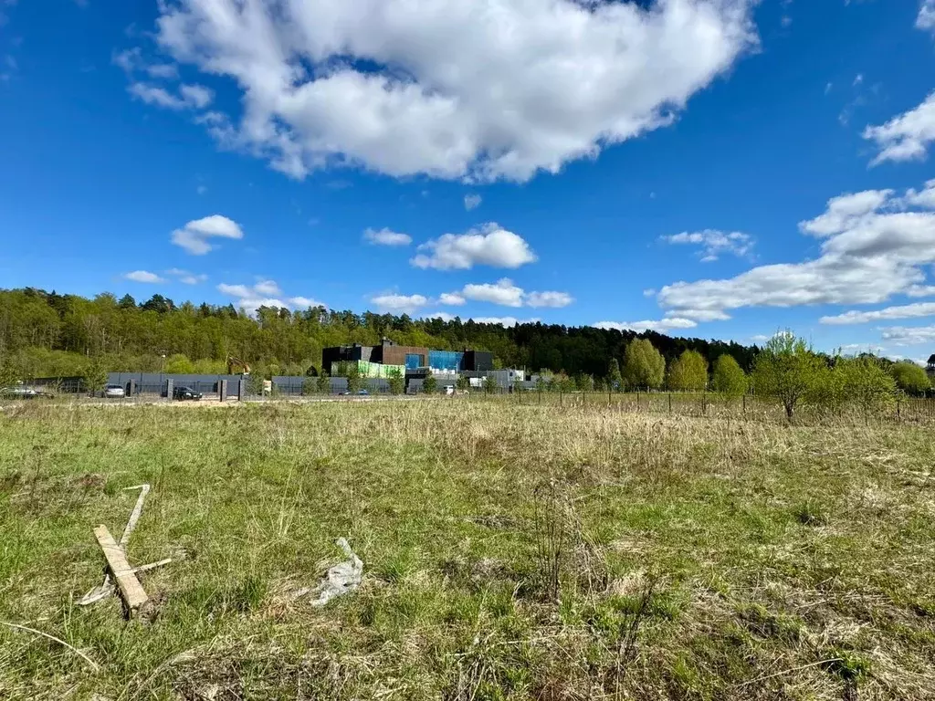 Участок в Московская область, Красногорск городской округ, д. ... - Фото 1