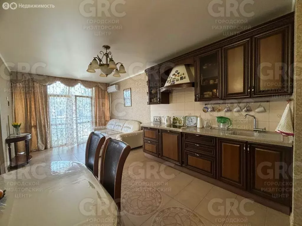 3-комнатная квартира: Сочи, микрорайон Светлана, улица Грибоедова, 10Б ... - Фото 1