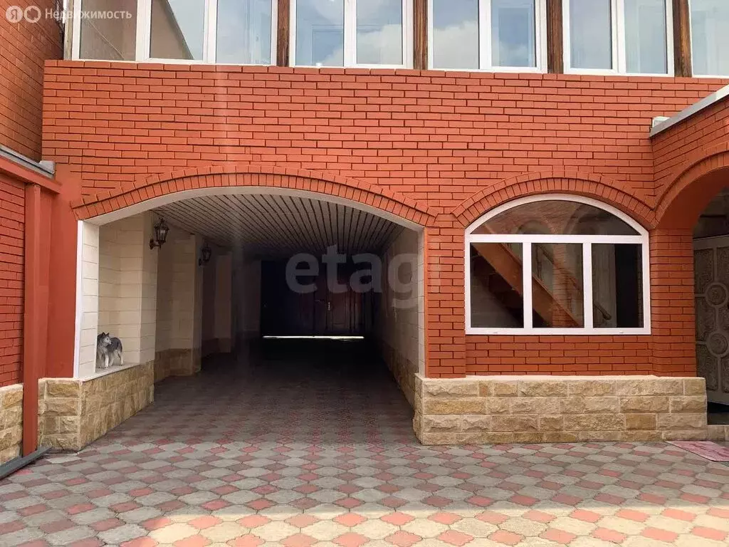 Дом в Владикавказ, улица Кастанаева (200 м) - Фото 1
