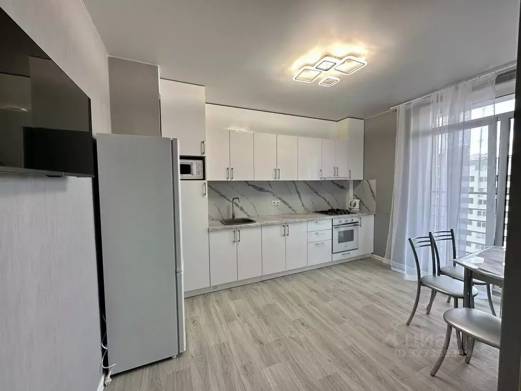 3-к кв. Крым, Симферопольский район, Молодежное пгт ул. Парковая, 2 ... - Фото 1