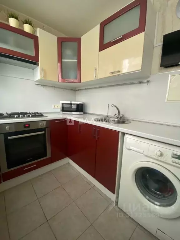 4-к кв. Санкт-Петербург Софийская ул., 30К1 (77.5 м) - Фото 0