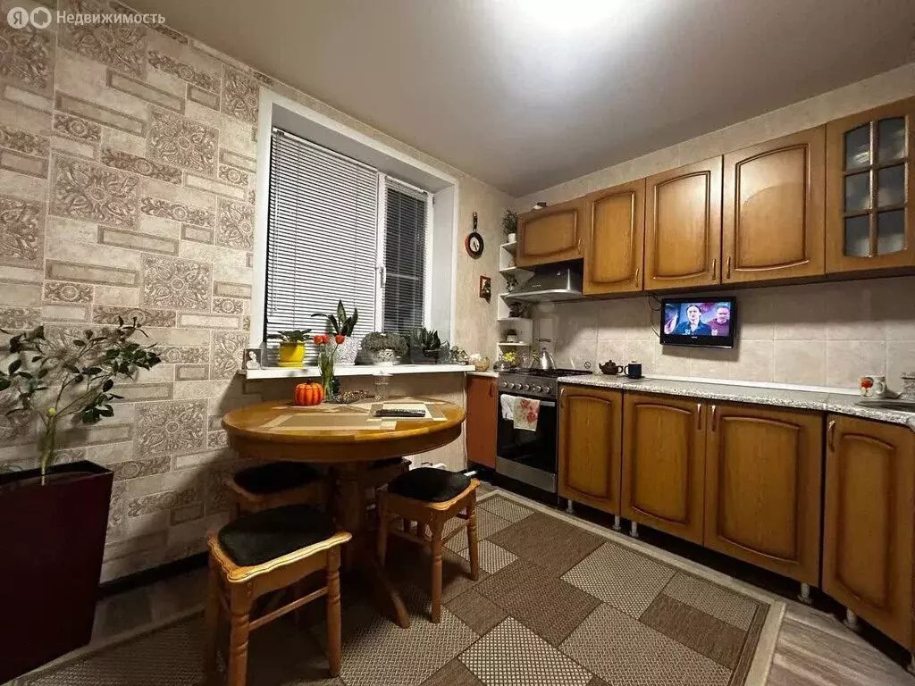 2-комнатная квартира: Усинск, Молодёжная улица, 8 (50.5 м) - Фото 1