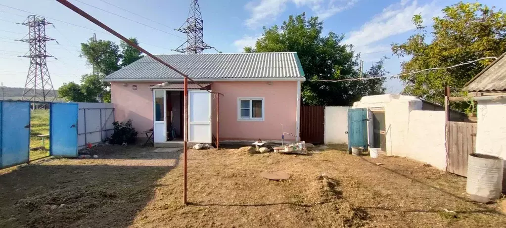 Дом в Ставропольский край, Изобильненский муниципальный округ, с. ... - Фото 1