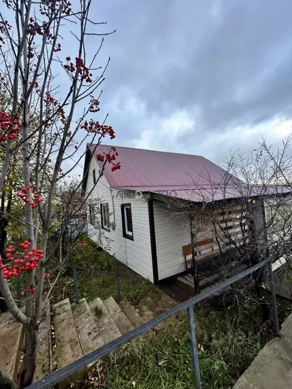 Дом в Башкортостан, Чишминский район, Алкинский сельсовет, с. ... - Фото 1