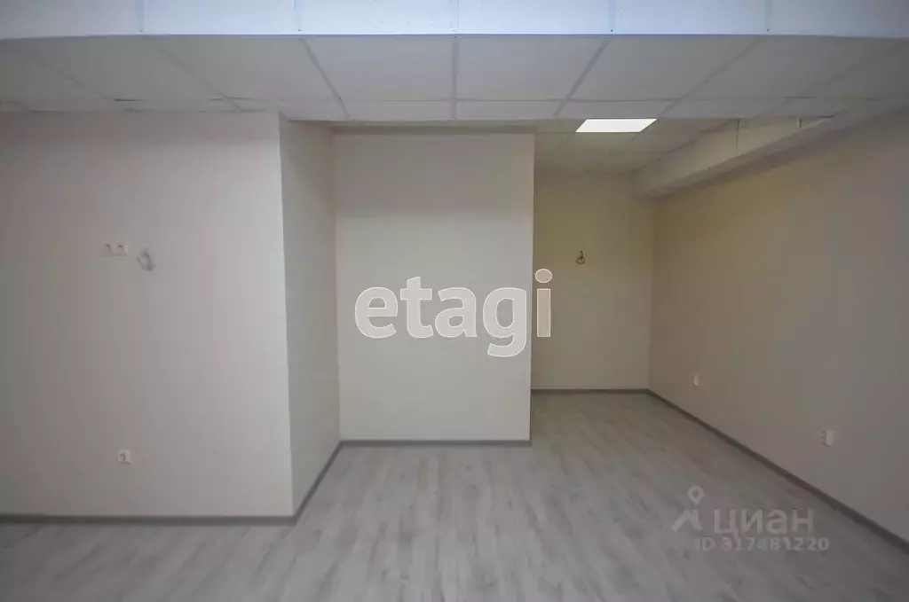 Помещение свободного назначения в Севастополь ул. Челнокова, 27 (26 м) - Фото 1