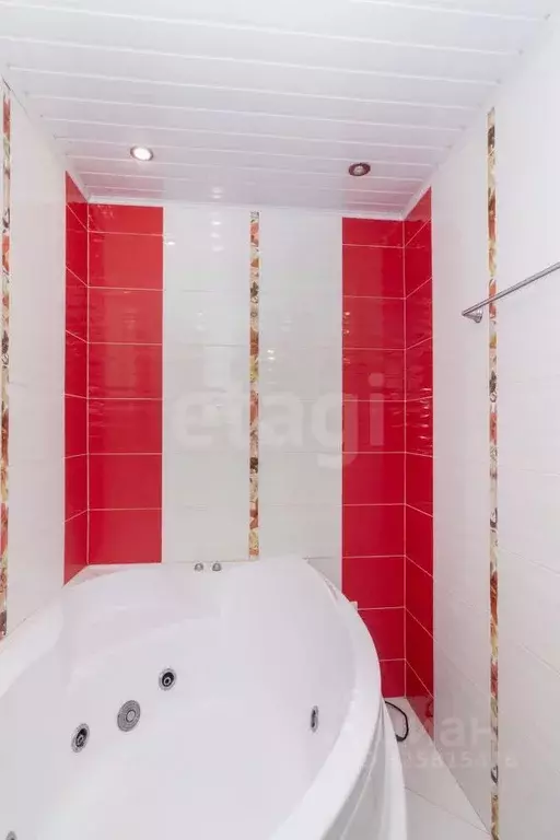 3-к кв. Тюменская область, Тюмень Инженерная ул., 62 (63.7 м) - Фото 1