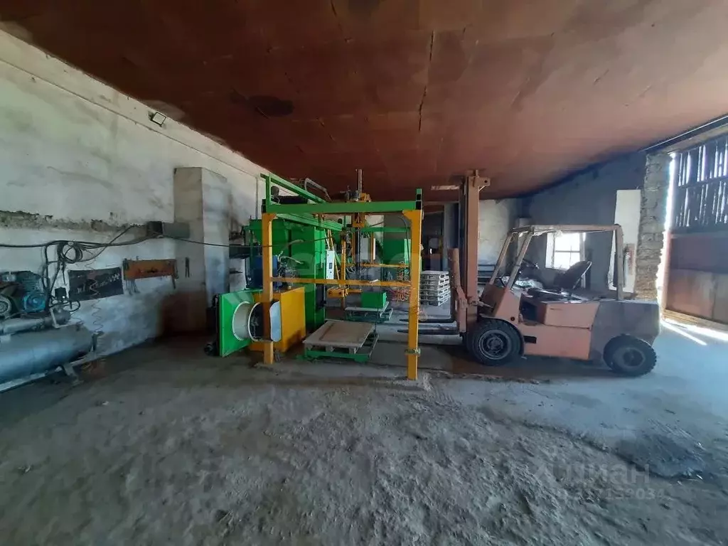 Склад в Крым, Сакский район, Охотниковское с/пос, с. Рунное ул. ... - Фото 1