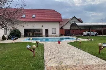 Дом в Краснодарский край, Краснодар ул. А.В. Демина, 32 (300 м) - Фото 1