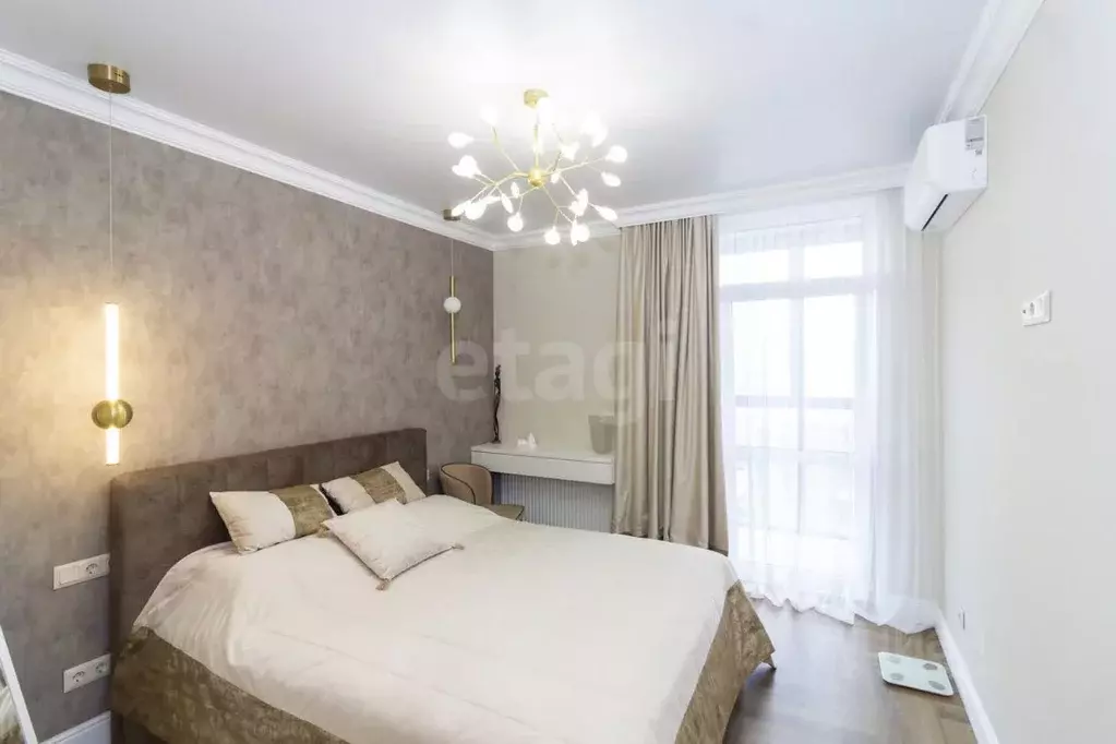 2-к кв. Тюменская область, Тюмень ул. Фармана Салманова, 14 (64.5 м) - Фото 1