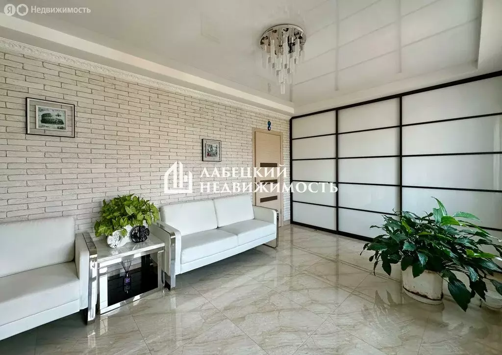 3-комнатная квартира: Владивосток, Главная улица, 30А (142 м) - Фото 2