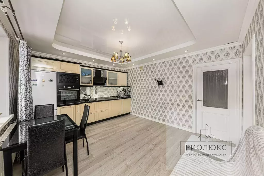 2-к кв. Челябинская область, Челябинск ул. Братьев Кашириных, 131а ... - Фото 1