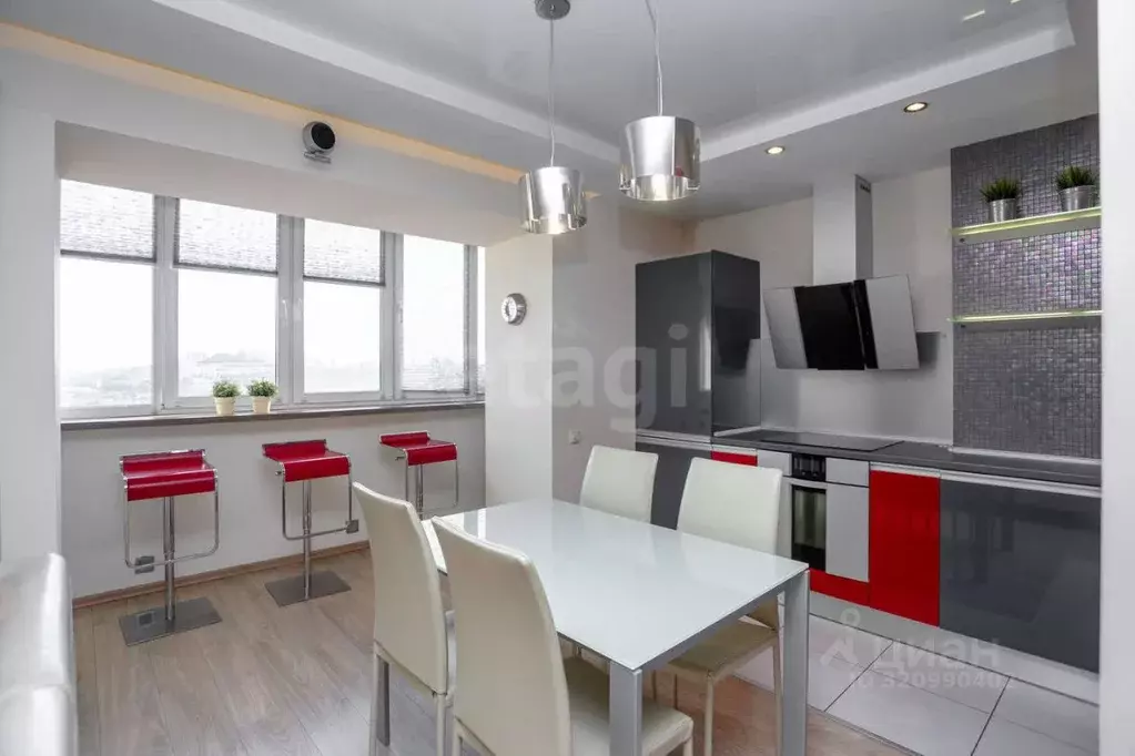 2-к кв. Приморский край, Владивосток ул. Карла Либкнехта, 10А (78.4 м) - Фото 1