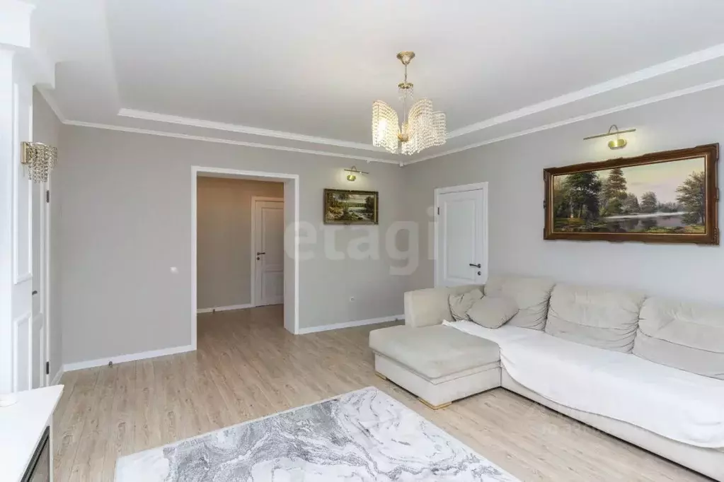 3-к кв. Тюменская область, Тюмень 6-й мкр, ул. Валерии Гнаровской, ... - Фото 0