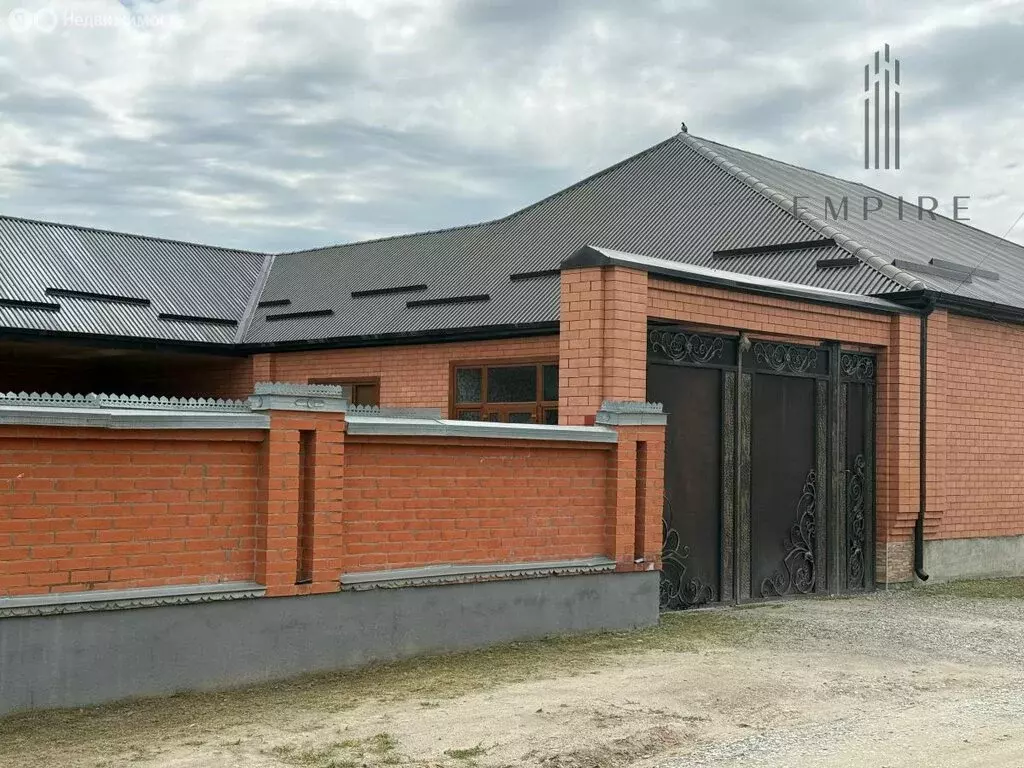 Дом в Знаменское, улица М. Висаитова, 1 (400 м) - Фото 0