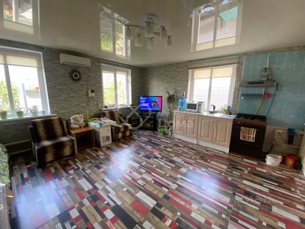 Дом в Волгоградская область, Волгоград ул. Академика Палладина (241 м) - Фото 2