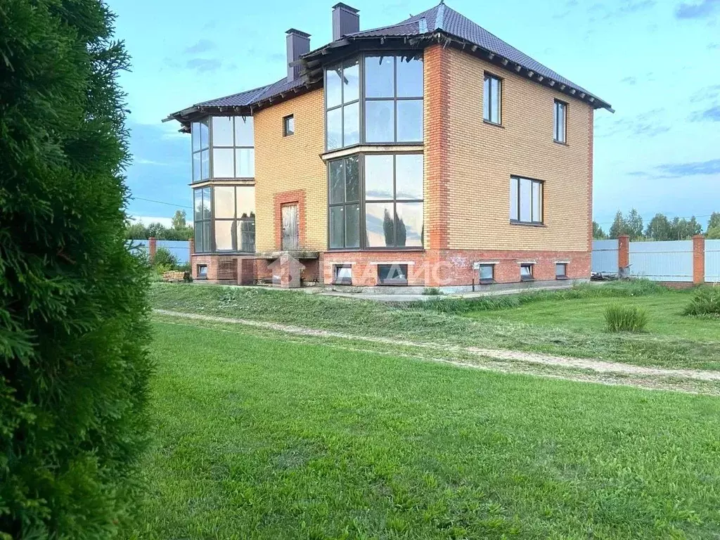 Дом в Калужская область, Бабынинский муниципальный округ, Утешево ... - Фото 1