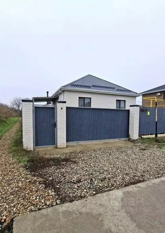 Дом в Краснодарский край, Динской район, Новотитаровская ст-ца ул. ... - Фото 1