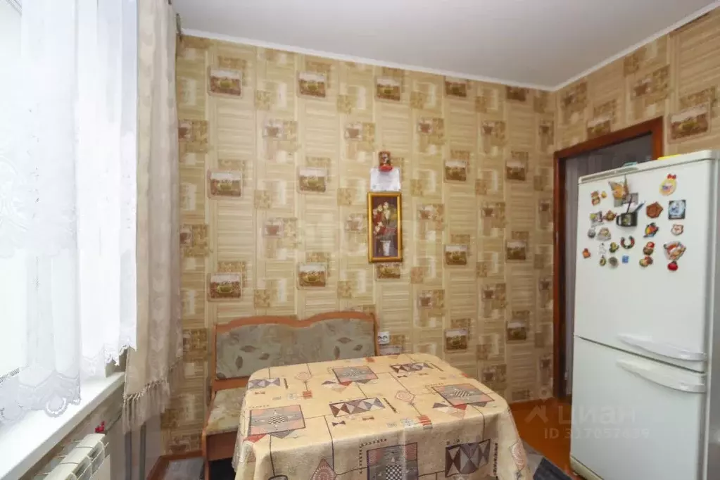 3-к кв. Омская область, Омск 6-й мкр, бул. Зеленый, 10/2 (62.7 м) - Фото 0