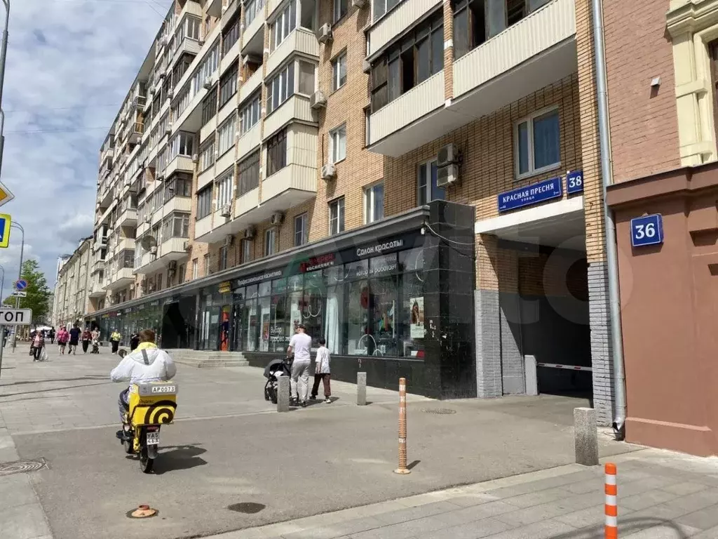 Торговое помещение на трафике у метро 53.4 кв.м - Фото 1
