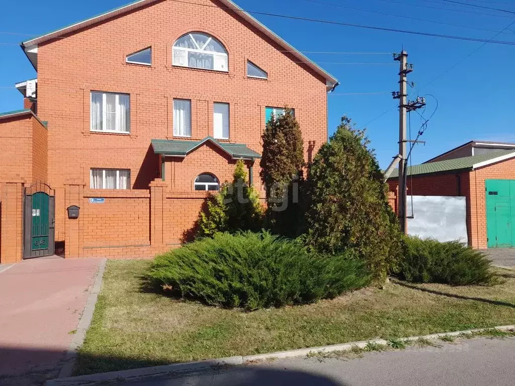 Дом в Воронежская область, Каменка пгт ул. Солодухина, 9 (400 м) - Фото 1