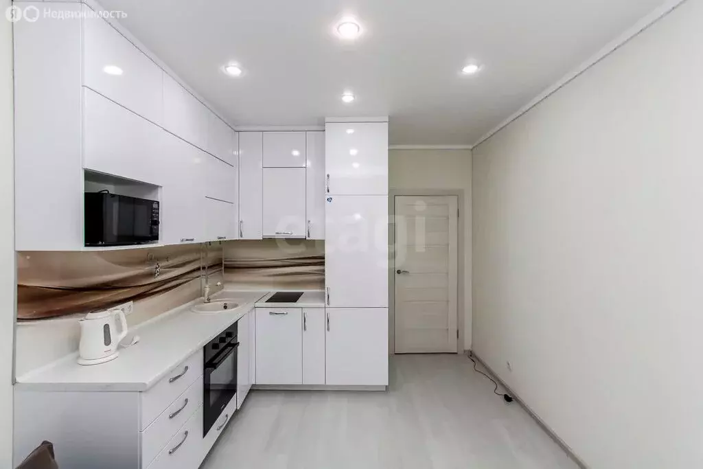 1-комнатная квартира: Тюмень, улица Мельникайте, 2к5 (40 м) - Фото 1